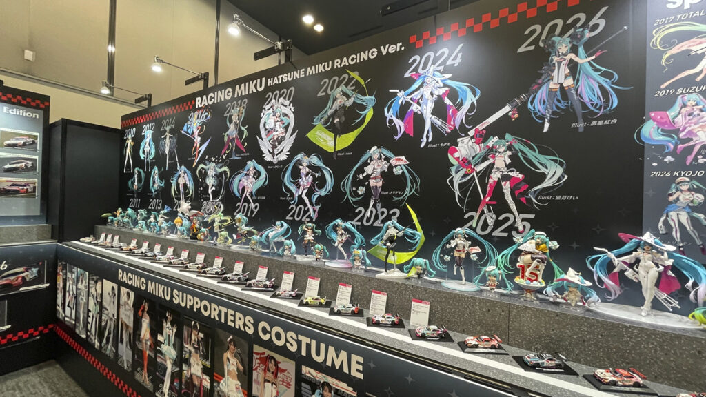 レーシングミクとレーシングカー年代順展示②