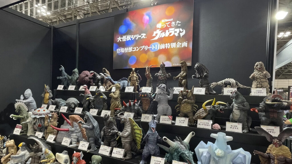 『帰ってきたウルトラマン』に登場する怪獣コンプリート目前記念展示