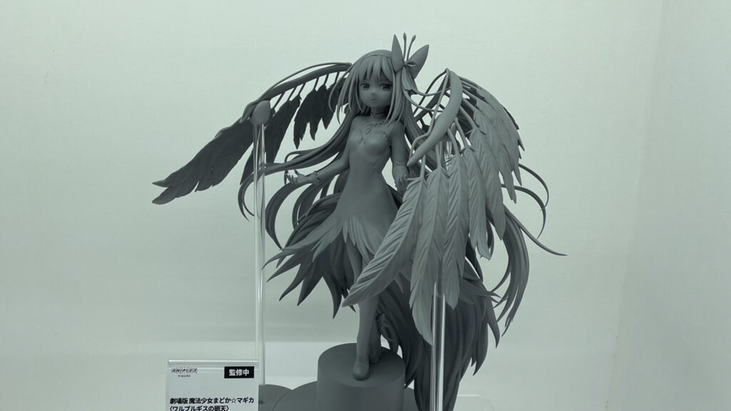 『魔法少女まどか☆マギカ』のノンスケールフィギュア展示画像