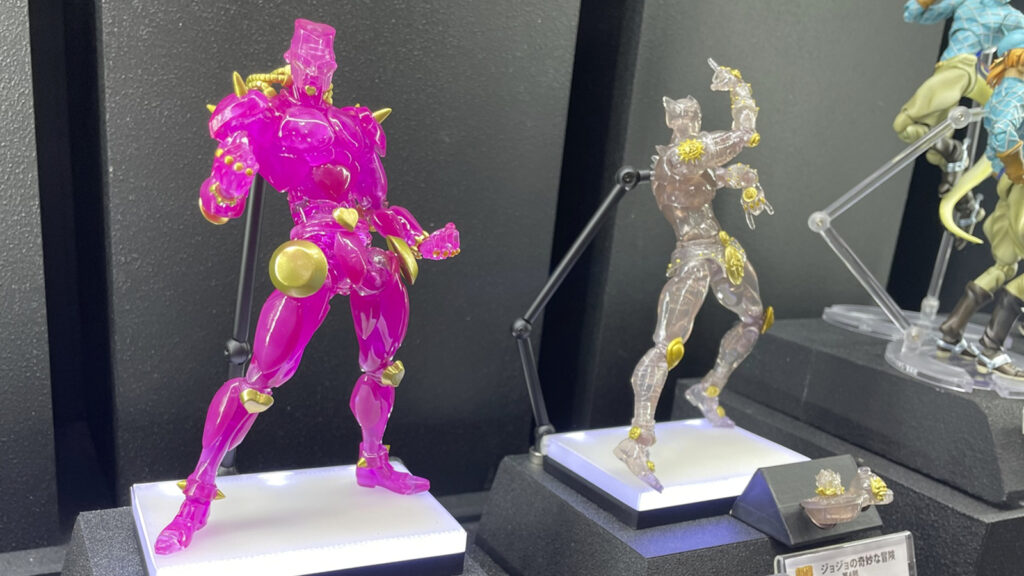 クレイジー・ダイヤモンドとキラー・クイーンのクリアカラーVerの超像可動シリーズのフィギュア画像