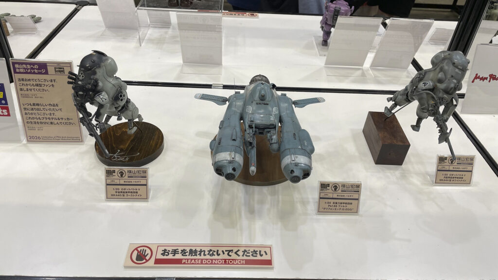 ディーラーによる作品展示や各メーカーのプラモデルやフィギュア等の画像