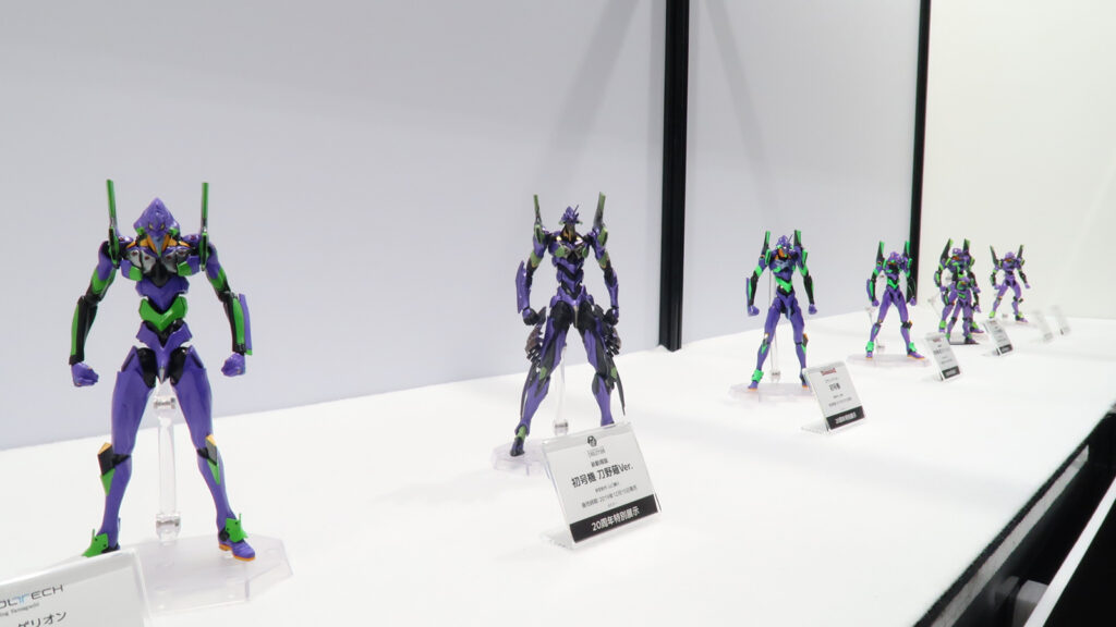 エヴァンゲリオン初号機のフィギュアが展示画像