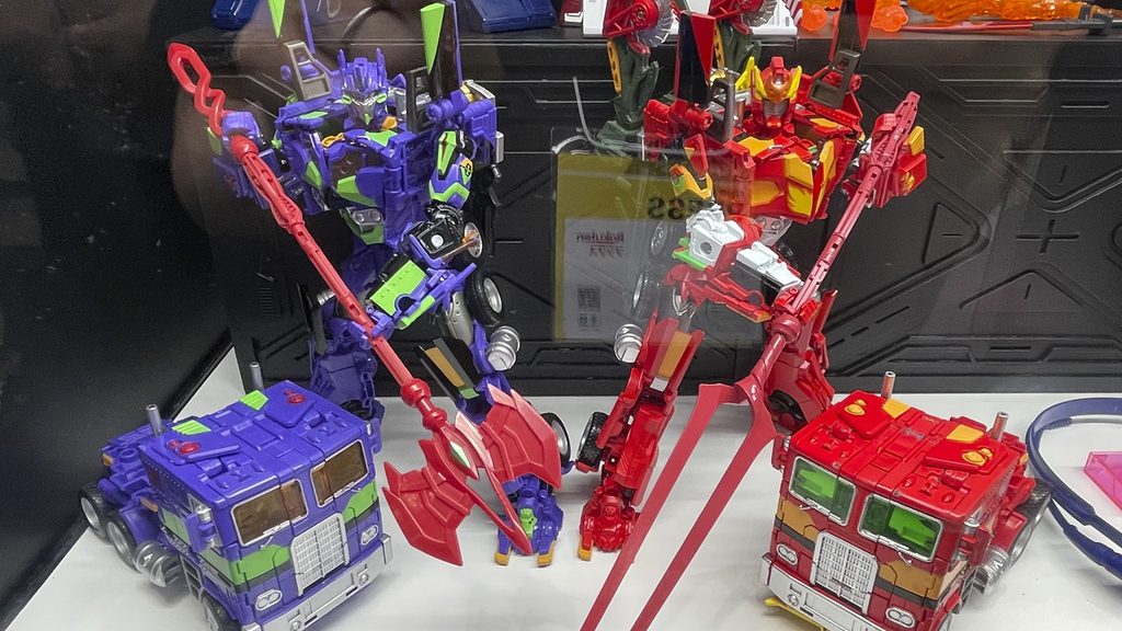 SYNEGENEXシリーズよりエヴァンゲリオンプライムの初号機と2号機展示
