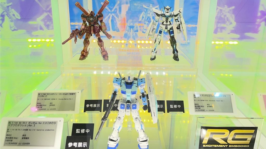 各タレントカラーに彩色されたRGのガンプラの参考展示